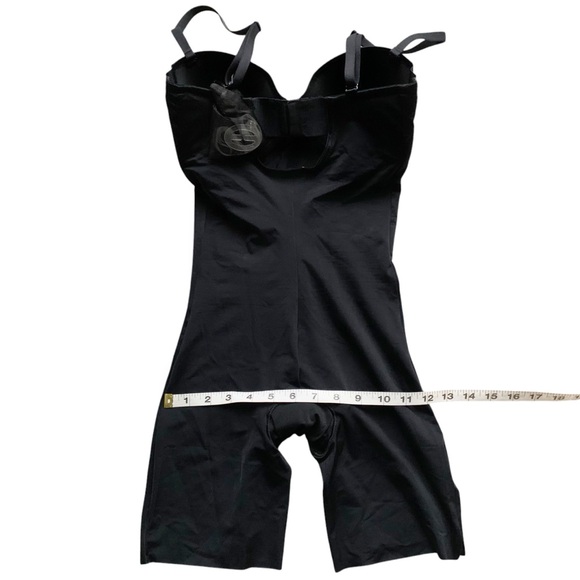 SPANX Suit Your Fancy Convertible Strap Bodysuit! Retail $148. - Picture 7 of 8